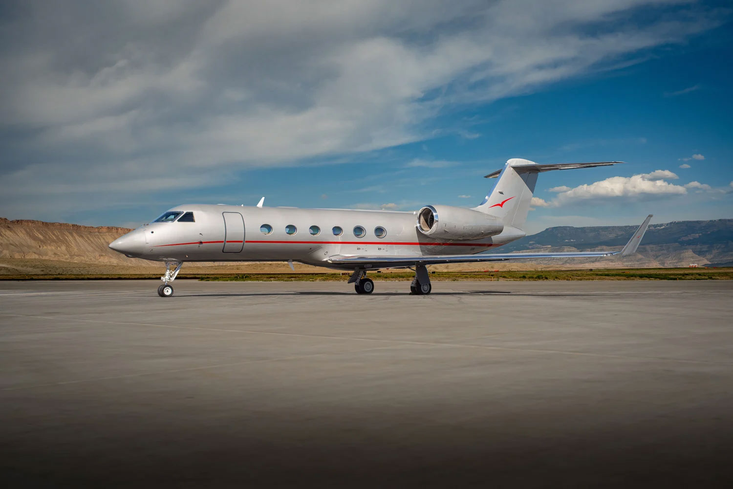 Gulfstream G450 on the tarmac