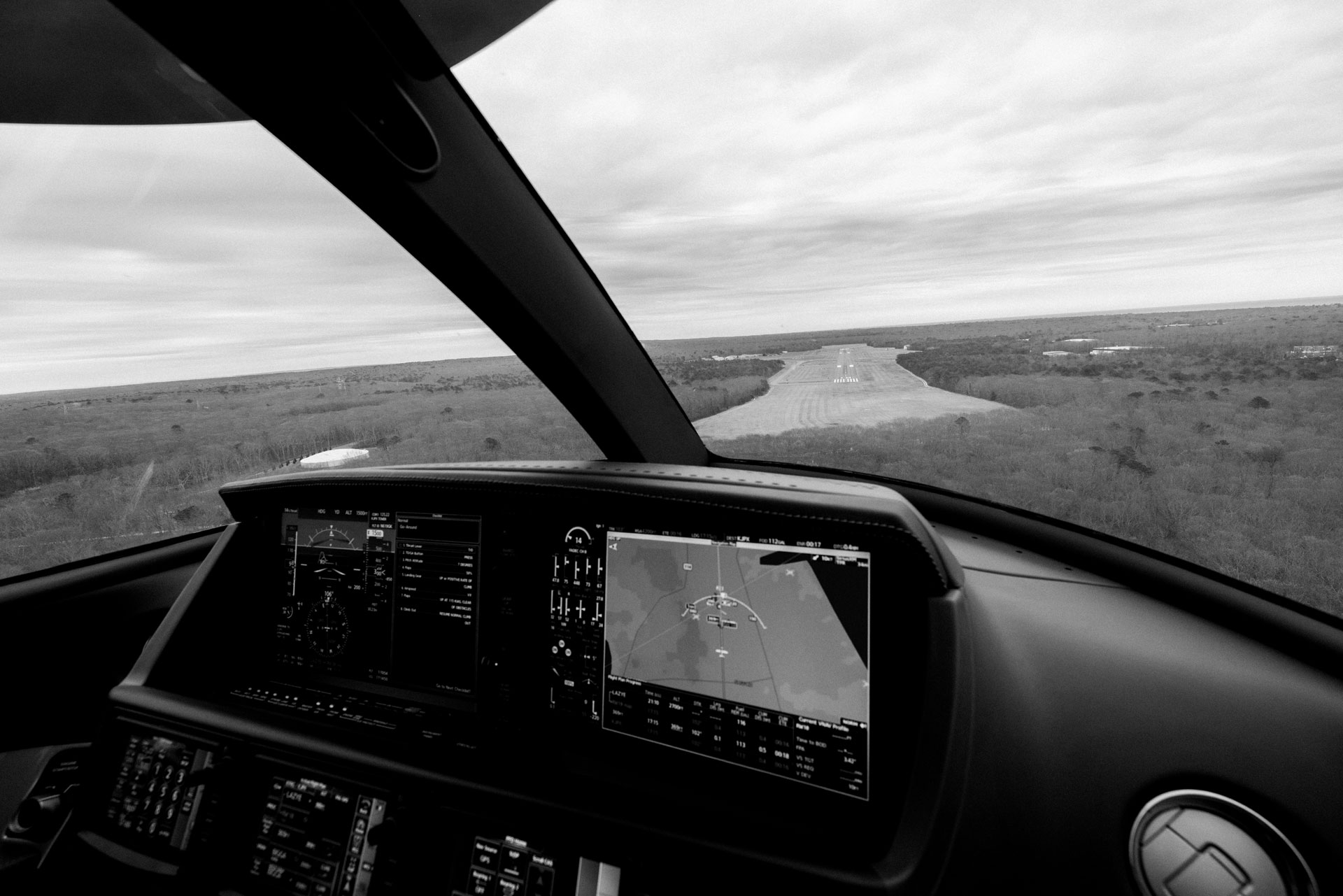 Cockpit of Cirrius Vision Jet landing in East Hampton Airport JPX